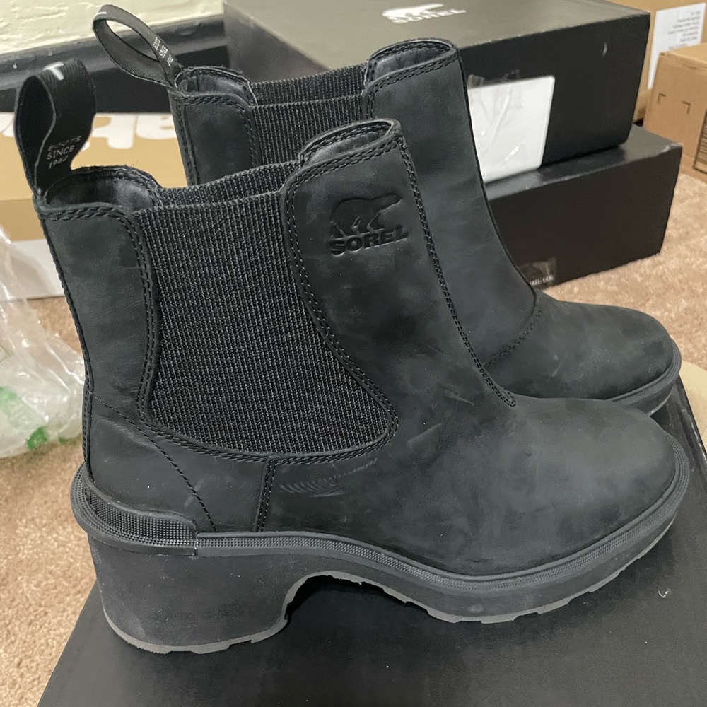 Sorel High line heal Chelsea boots